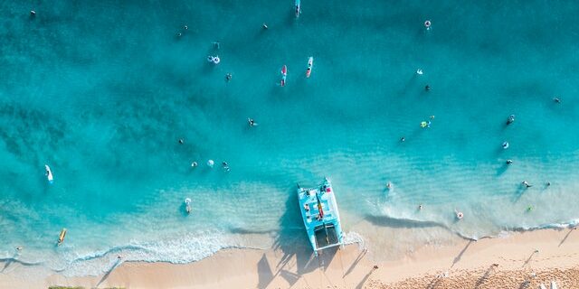 catamarans with daggerboards can reach shore